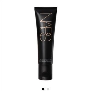 NARS Velvet Matte Skin Tint - shade Finland